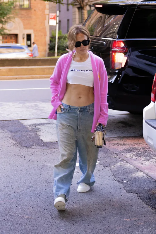 Jennifer Lopez photo 3 of 3409
