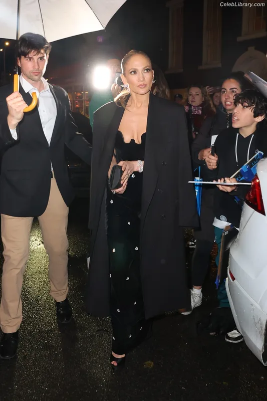 Jennifer Lopez photo 3 of 3409
