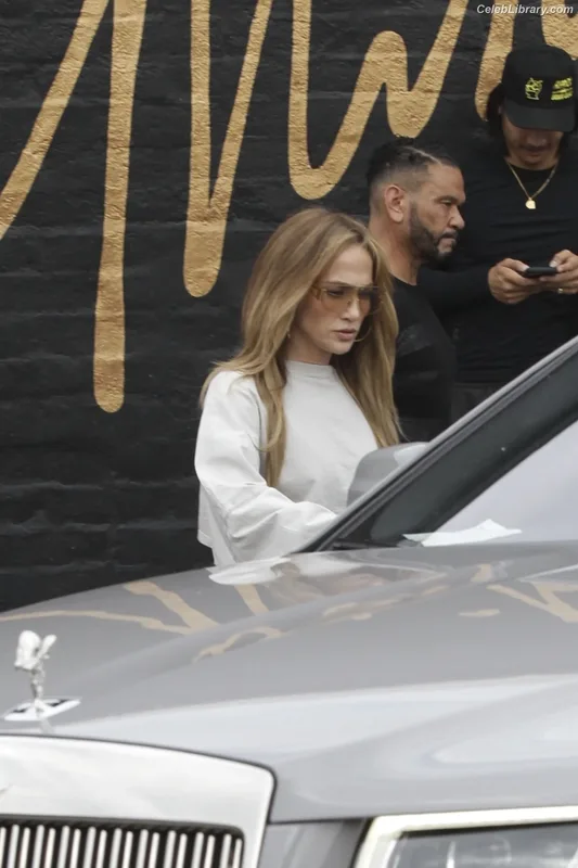 Jennifer Lopez photo 2 of 3409