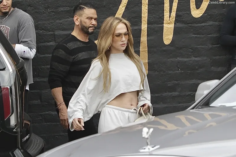 Jennifer Lopez photo 4 of 3409