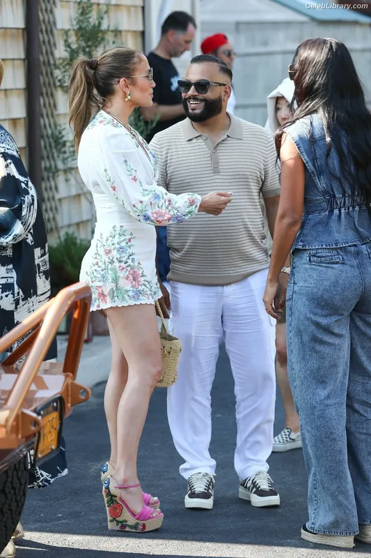 Jennifer Lopez photo 21 of 3409