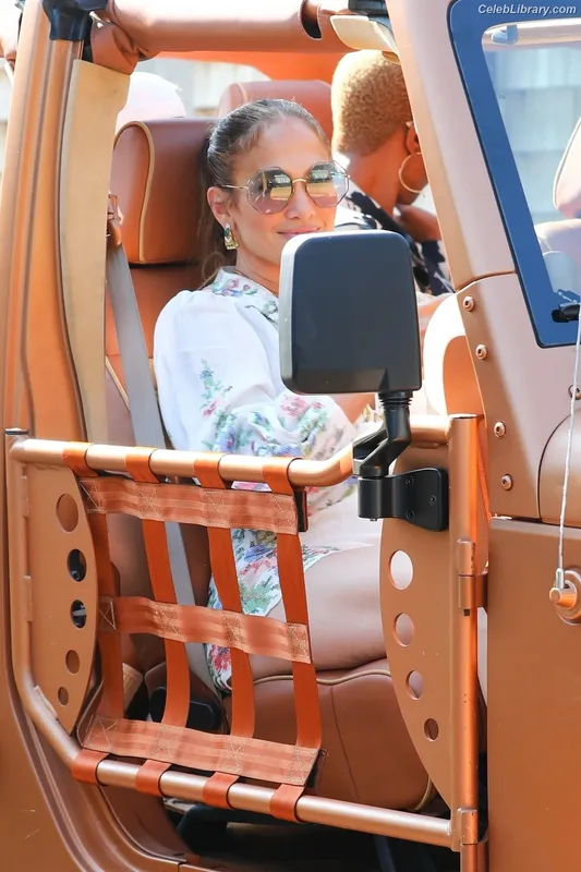 Jennifer Lopez photo 14 of 3409