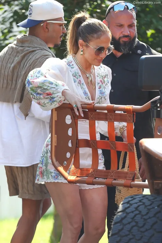 Jennifer Lopez photo 21 of 3409