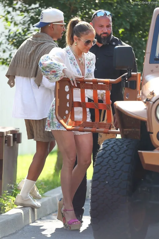 Jennifer Lopez photo 24 of 3409
