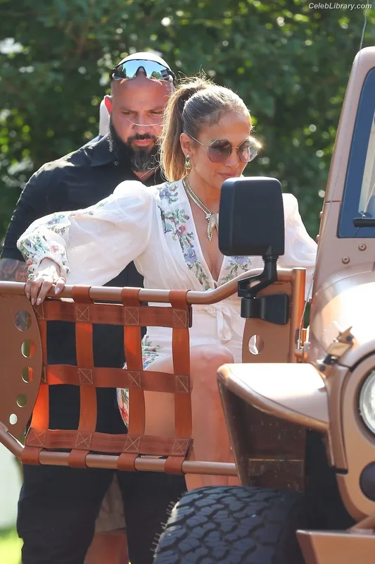 Jennifer Lopez photo 4 of 3409