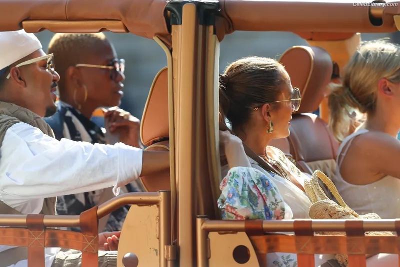 Jennifer Lopez photo 9 of 3409