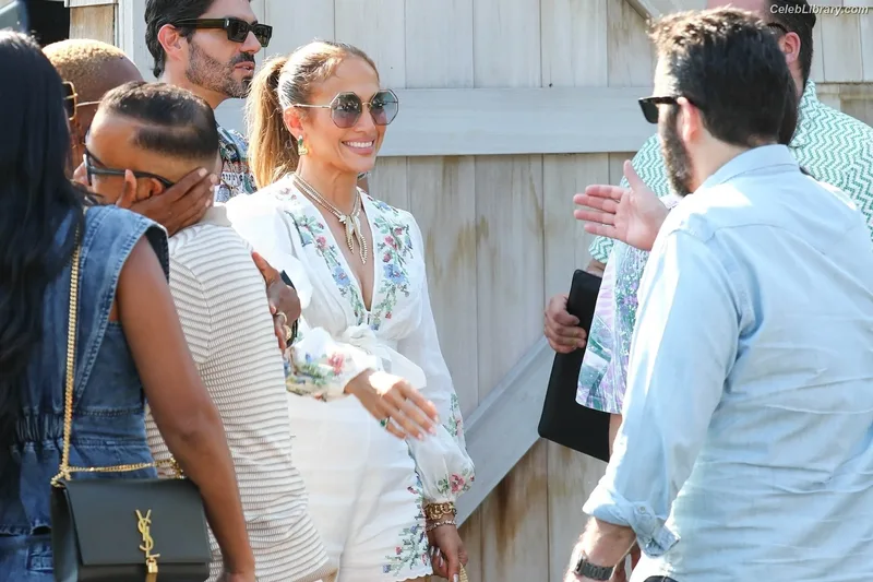 Jennifer Lopez photo 18 of 3409