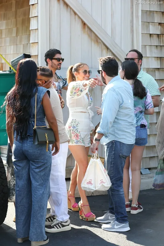 Jennifer Lopez photo 20 of 3409