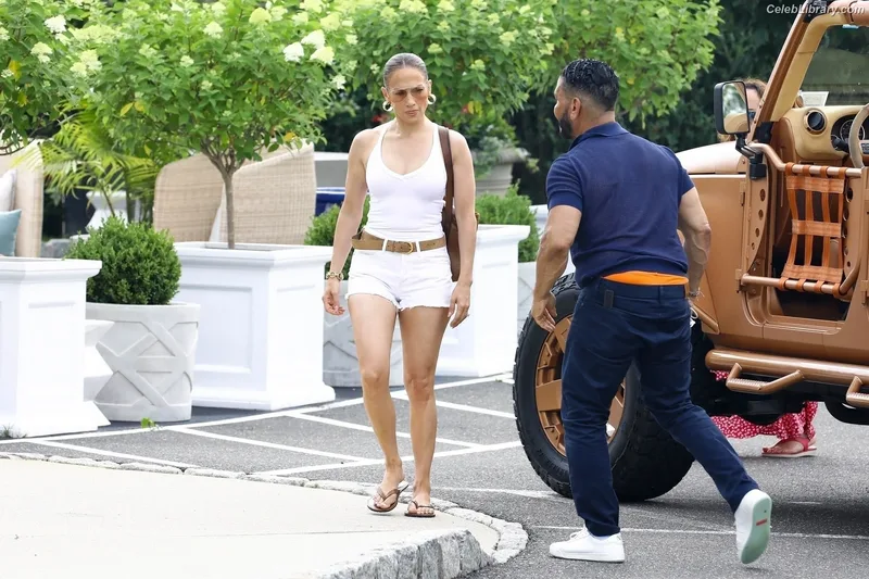 Jennifer Lopez photo 3 of 3409