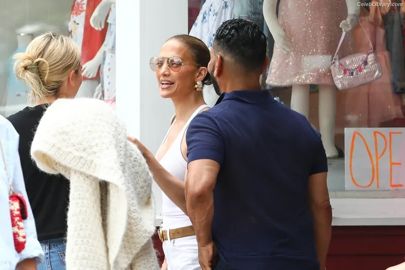 Jennifer Lopez photo 11 of 3409