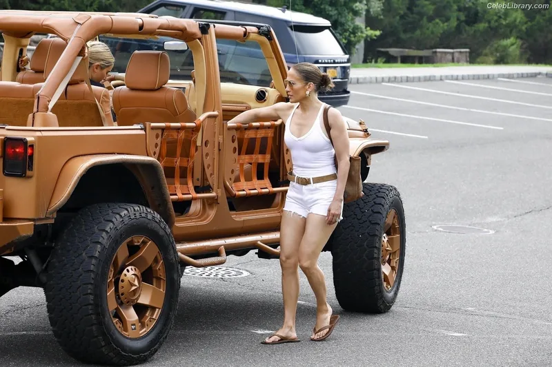 Jennifer Lopez photo 21 of 3409