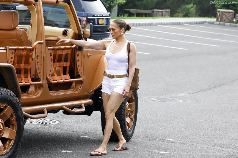 Jennifer Lopez photo 8 of 3409