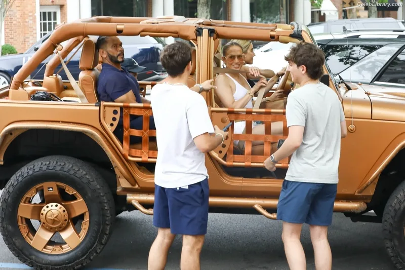 Jennifer Lopez photo 20 of 3409