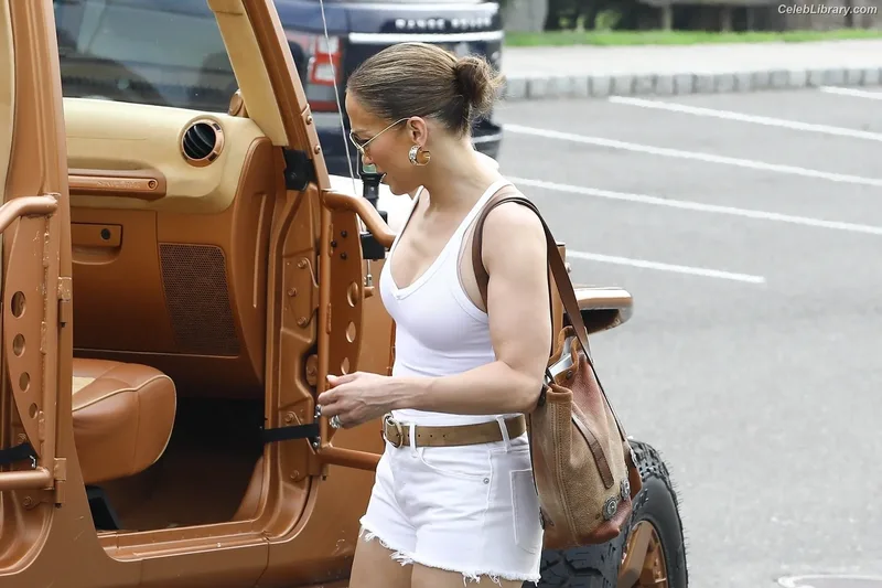 Jennifer Lopez photo 4 of 3409