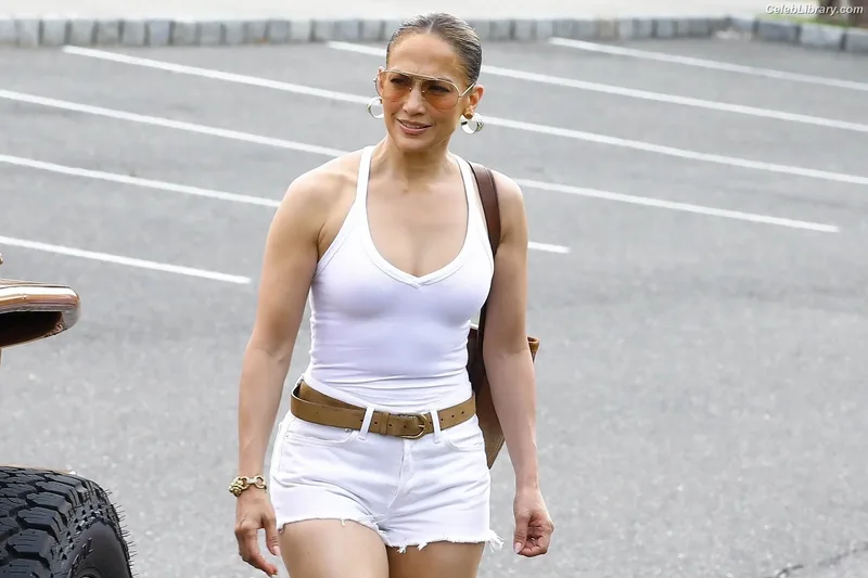 Jennifer Lopez photo 7 of 3409