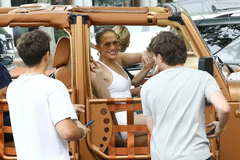 Jennifer Lopez photo 14 of 3409