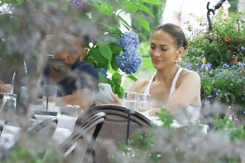 Jennifer Lopez photo 11 of 3409