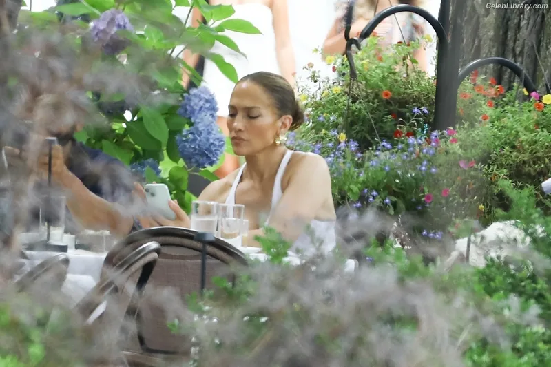 Jennifer Lopez photo 19 of 3409