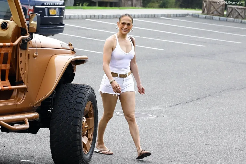 Jennifer Lopez photo 22 of 3409