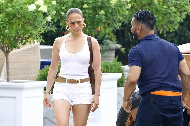 Jennifer Lopez photo 2 of 3409