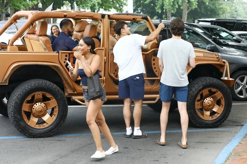 Jennifer Lopez photo 10 of 3409