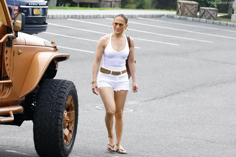 Jennifer Lopez photo 11 of 3409
