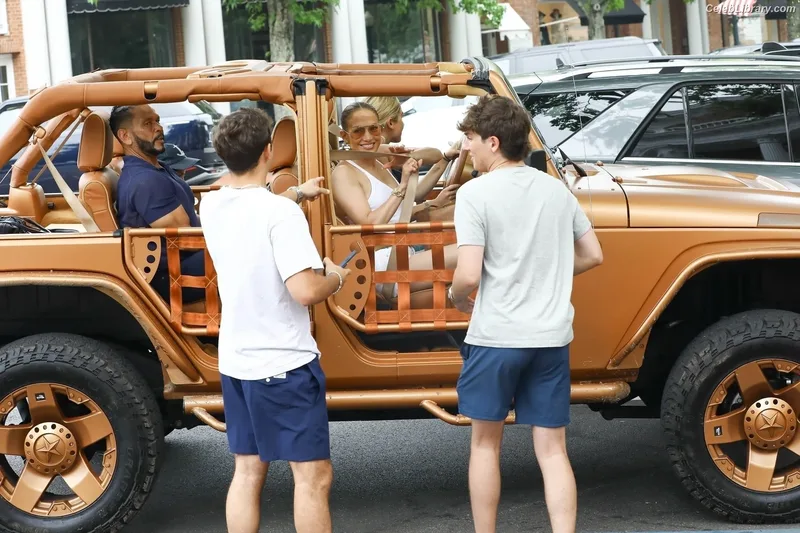 Jennifer Lopez photo 12 of 3409