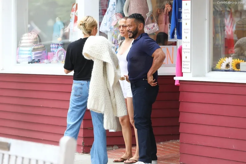Jennifer Lopez photo 13 of 3409
