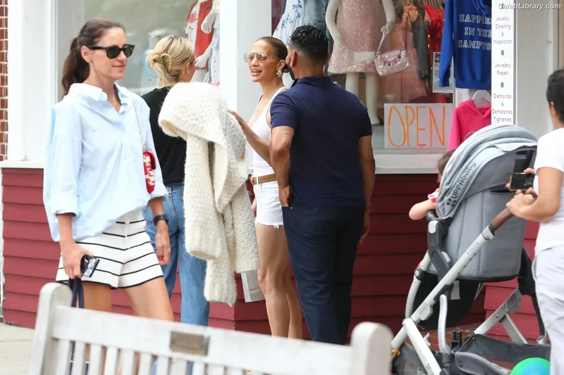 Jennifer Lopez photo 17 of 3409