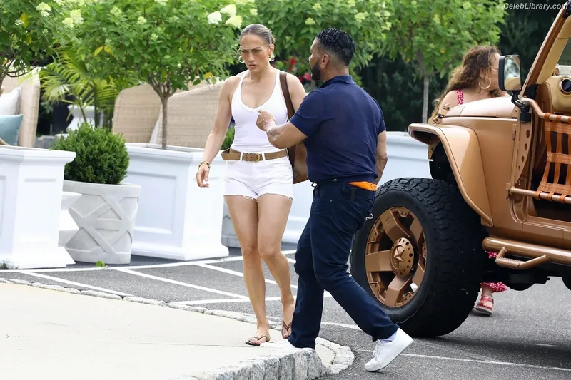 Jennifer Lopez photo 24 of 3409