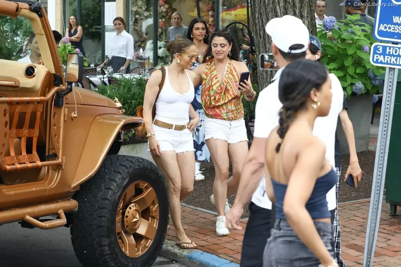 Jennifer Lopez photo 8 of 3409
