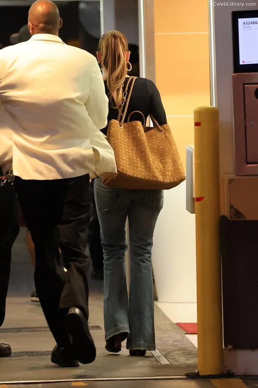 Jennifer Lopez photo 21 of 3409