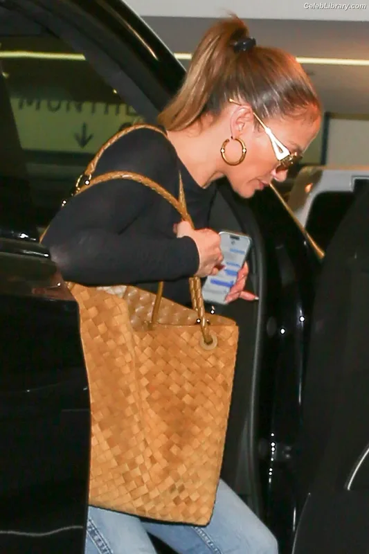 Jennifer Lopez photo 8 of 3409
