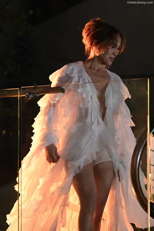 Jennifer Lopez photo 2 of 3409