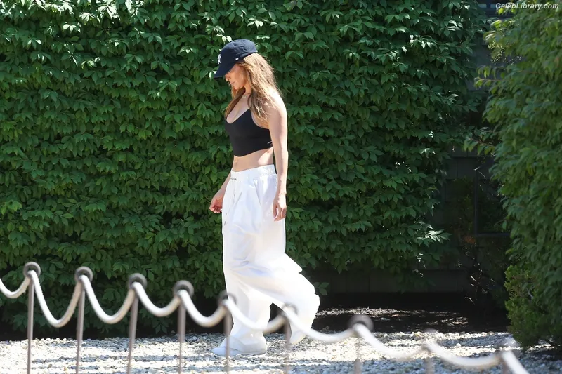 Jennifer Lopez photo 13 of 3409