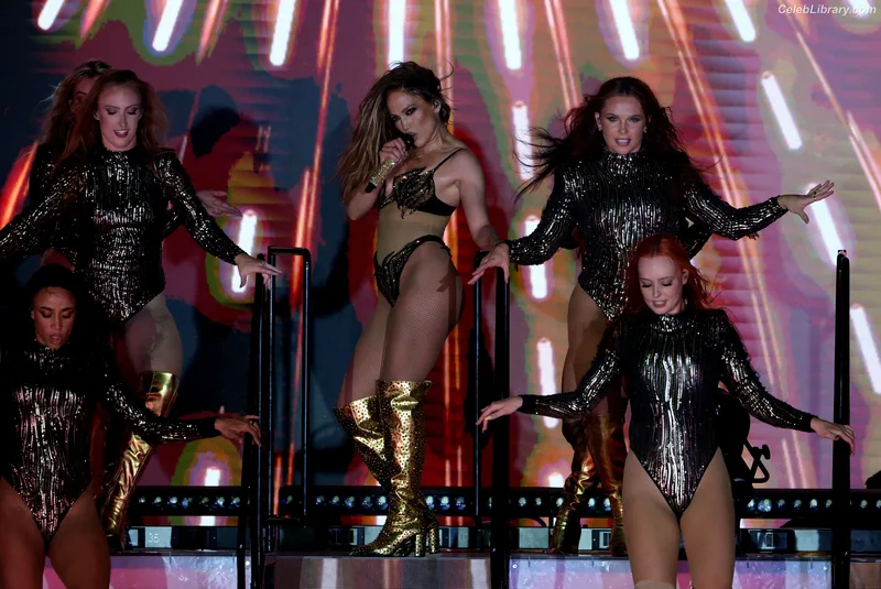Jennifer Lopez photo 11 of 3409