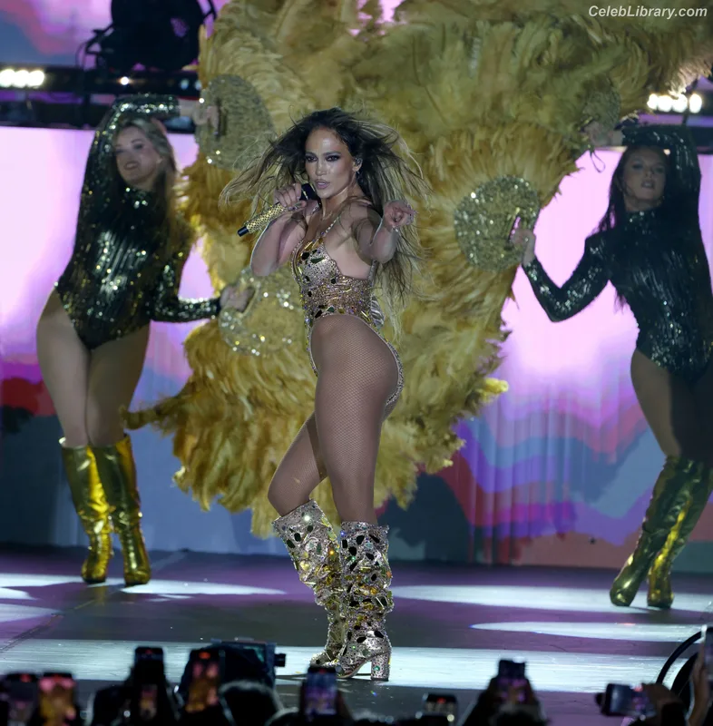 Jennifer Lopez photo 16 of 3409