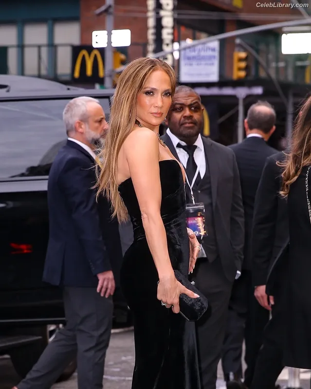 Jennifer Lopez photo 12 of 3409