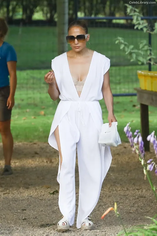 Jennifer Lopez photo 21 of 3409