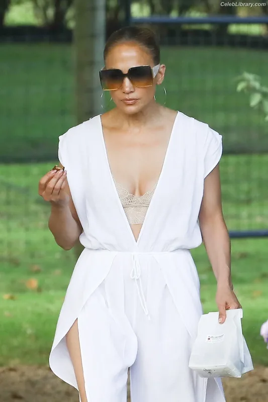 Jennifer Lopez photo 22 of 3409