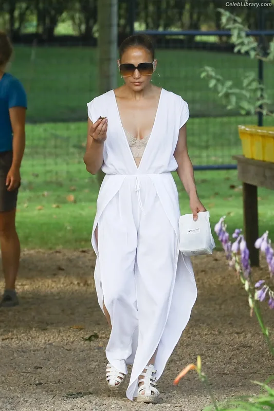 Jennifer Lopez photo 24 of 3409