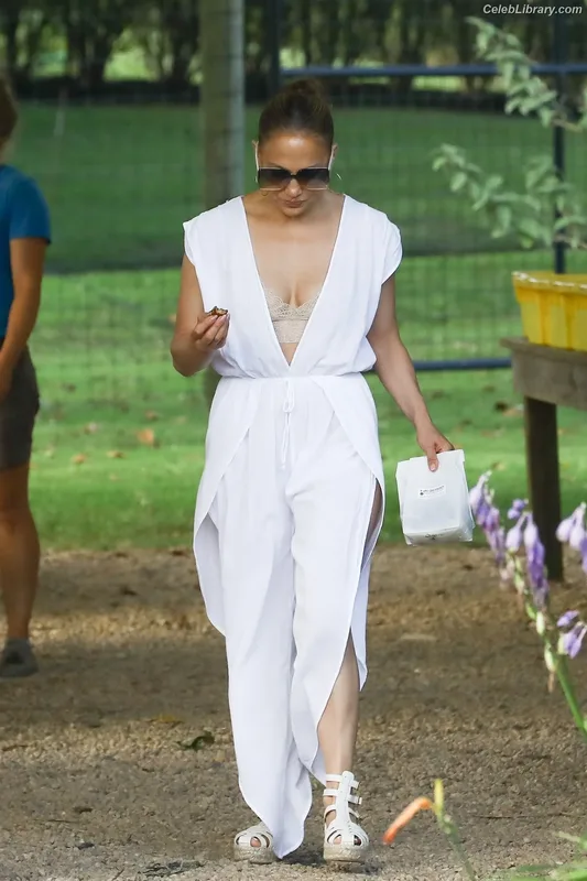 Jennifer Lopez photo 7 of 3409