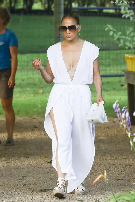 Jennifer Lopez photo 8 of 3409