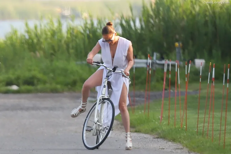 Jennifer Lopez photo 16 of 3409