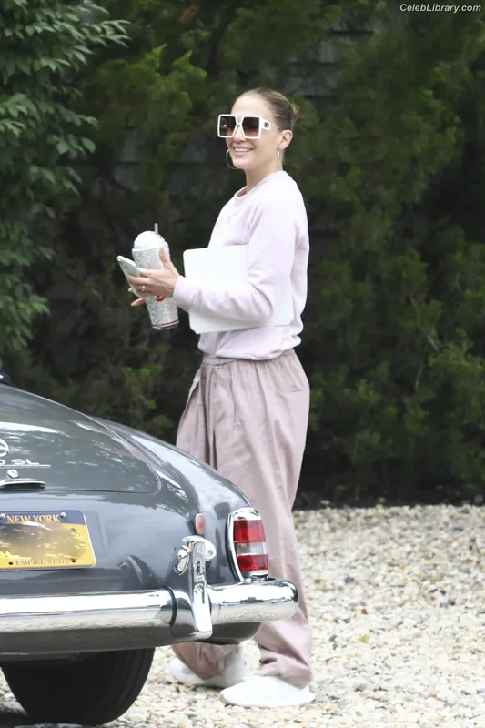 Jennifer Lopez photo 4 of 3409