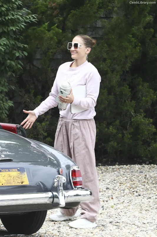 Jennifer Lopez photo 9 of 3409