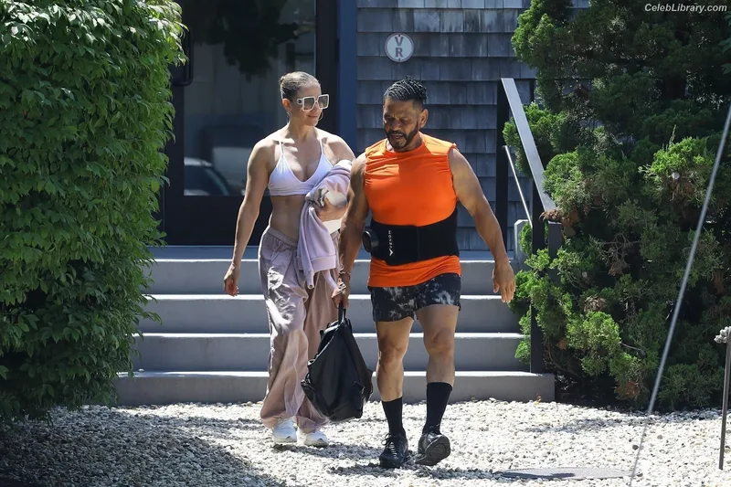 Jennifer Lopez photo 10 of 3409