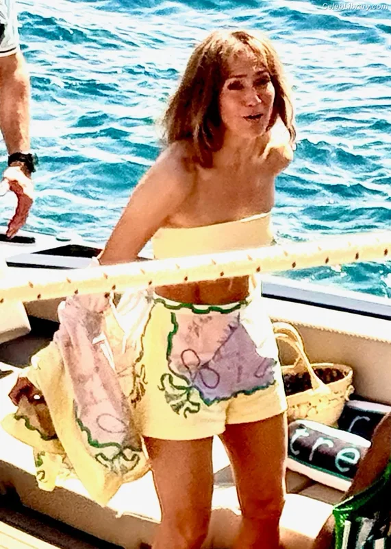 Jennifer Lopez photo 8 of 3409