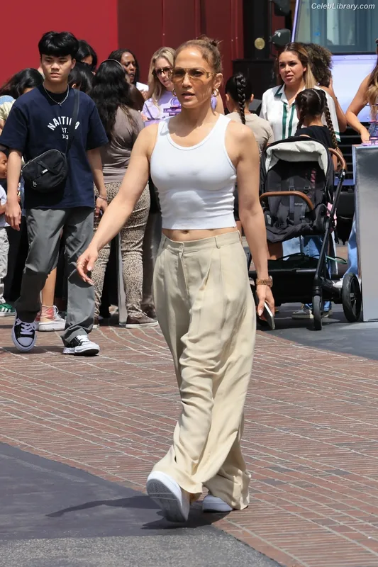 Jennifer Lopez photo 4 of 3409