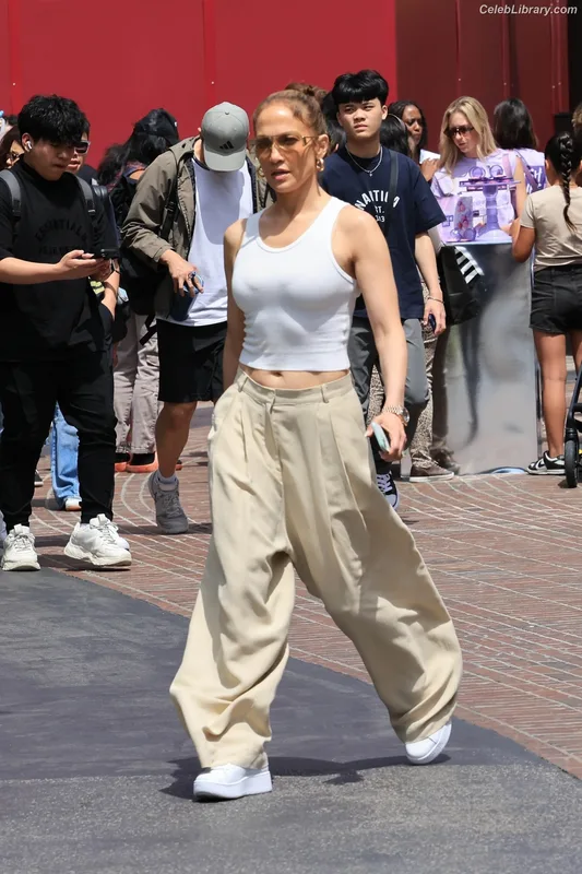 Jennifer Lopez photo 6 of 3409